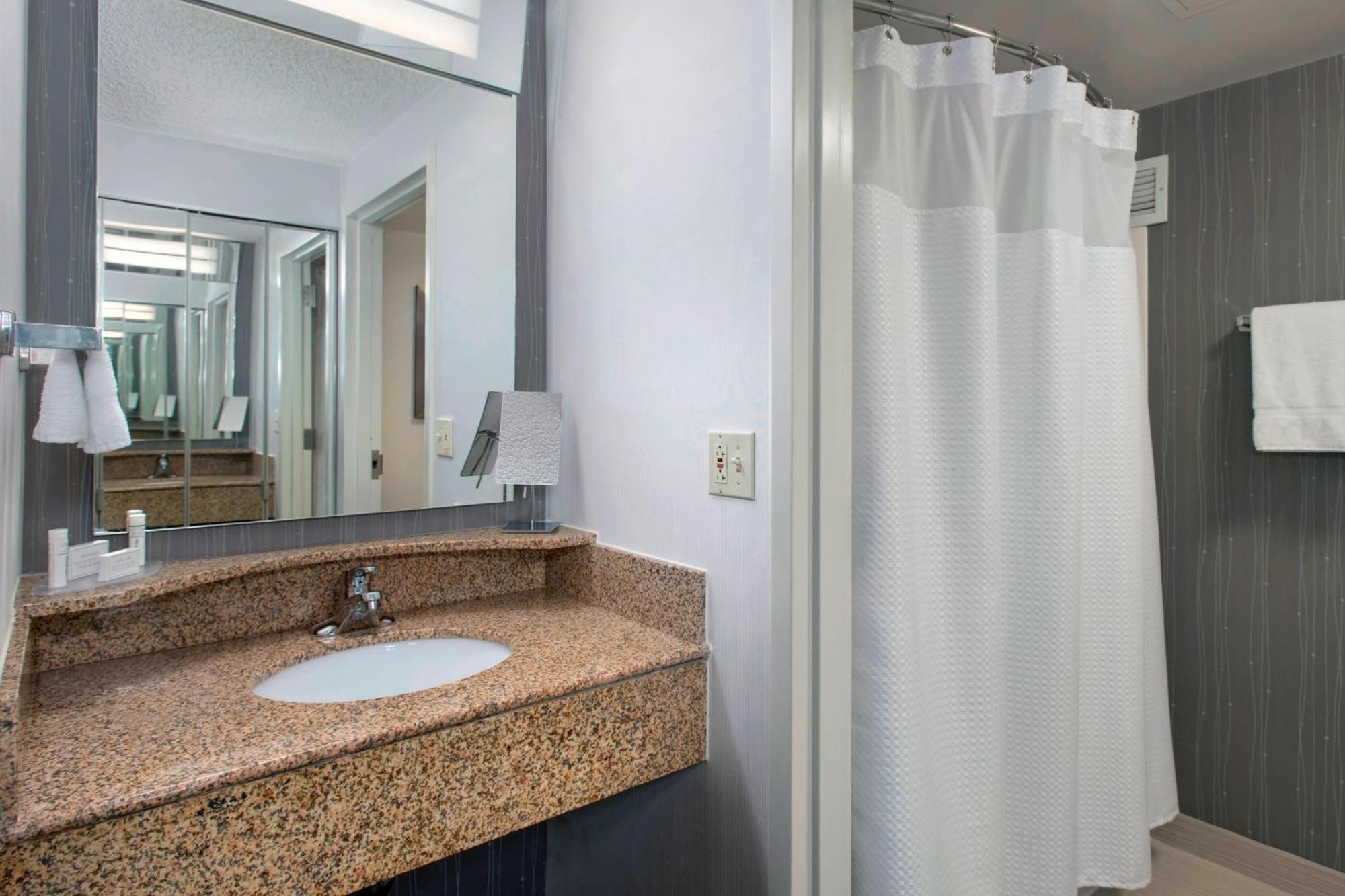 Courtyard By Marriott Newark Elizabeth Hotel Exterior foto